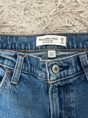 Abercrombie & Fitch Curve Love Ultra High-Rise Straight Jeans - Light Blue